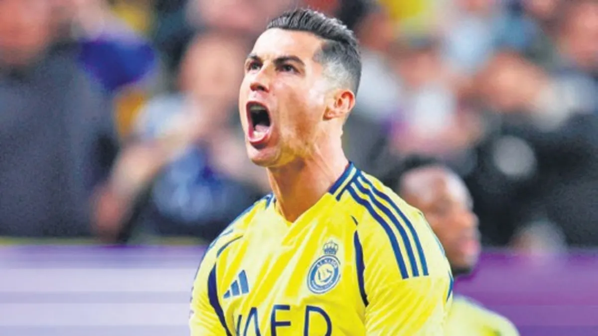 Ronaldo imzayı atıyor