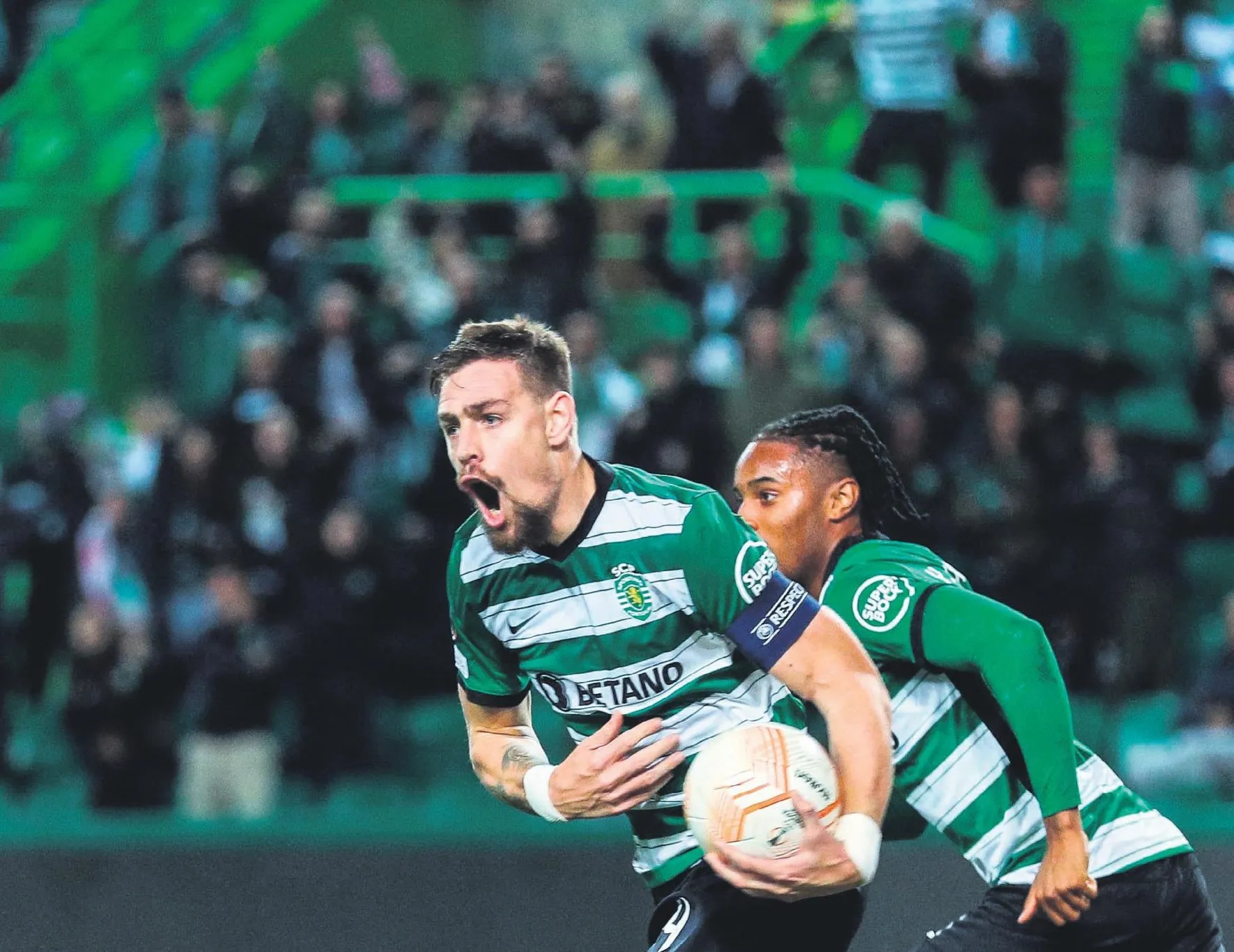 Aranan lider Coates!