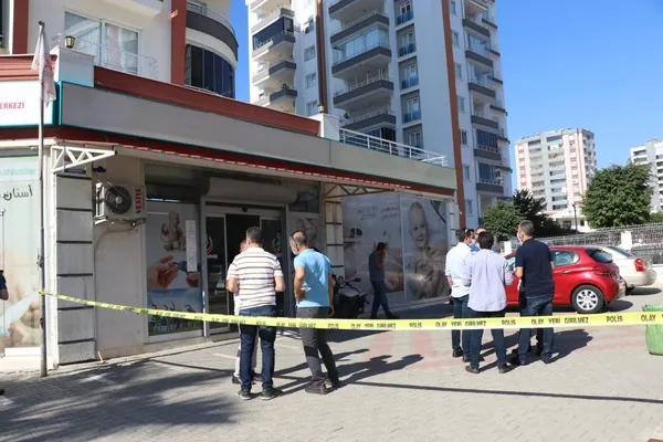 mersinde-doktor-dehseti-meslektasinin-uzerine-once-kaynar-su-doktu-pompali-tufekle-oldurdu-1634719511194.jpg Mersin'de doktor dehşeti! Meslektaşının üzerine önce kaynar su döktü pompalı tüfekle öldürdü-2