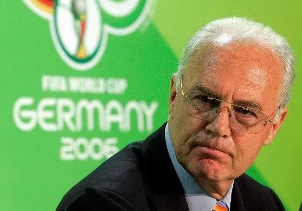 alman-futbol-efsanesi-franz-beckenbauer-hayatini-kaybetti-1704731876335.jpeg
