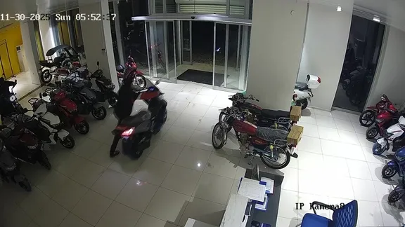 Adana'da film gibi hırsızlık kamerada: 4 çocuk tutuklandı!