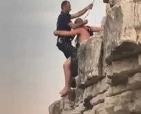 Kayadan atlayamayınca mahsur kaldı