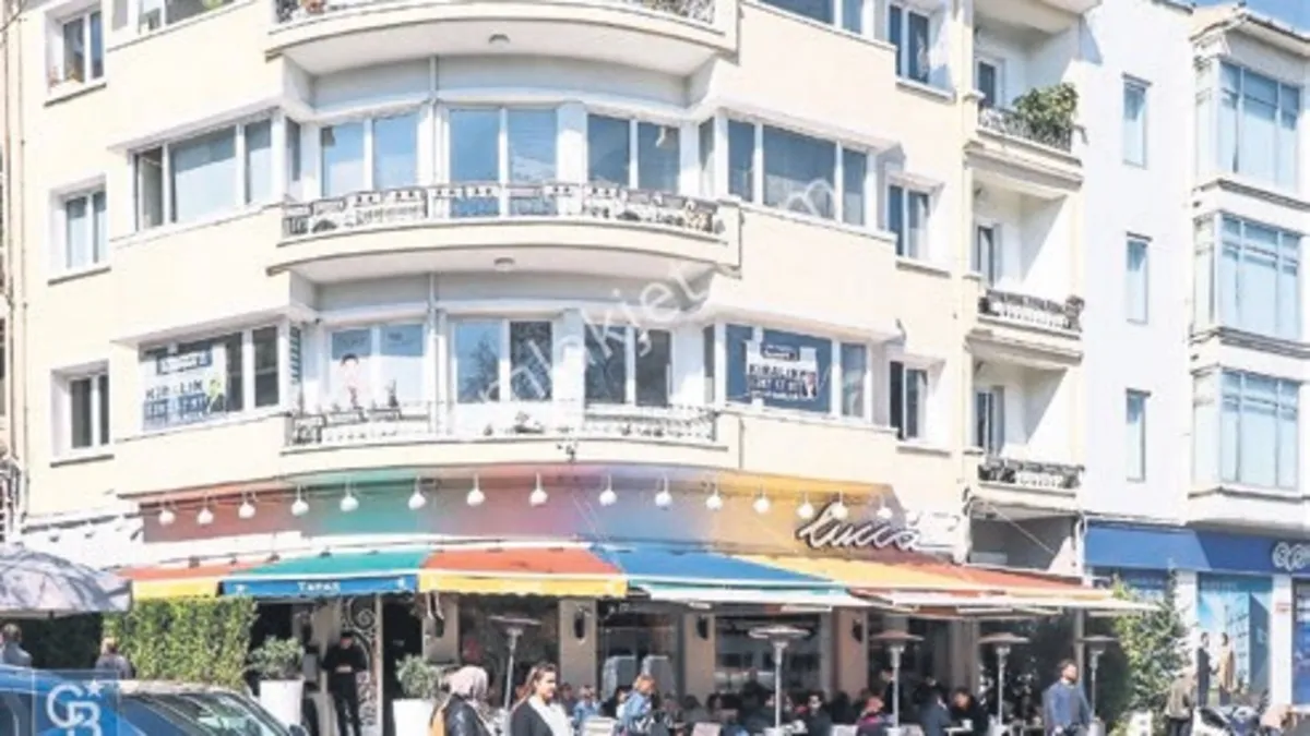 Ünlü oyuncu Bebek'teki dairesine veda etti