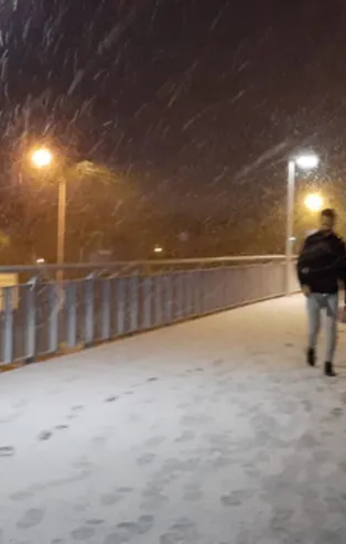 Beklenen kar geldi! İstanbul beyaza büründü