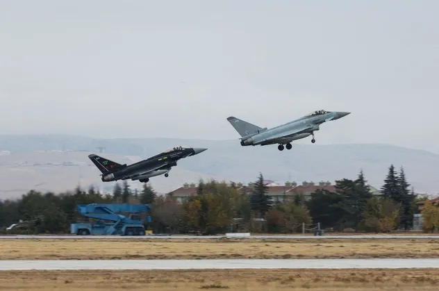 Türk ve İngiliz jetleri peş peşe havalandı! Yer: Konya