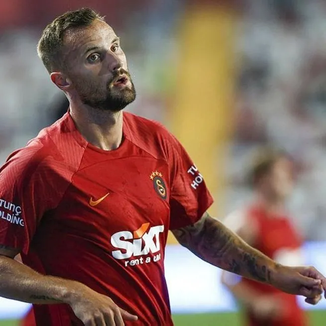 Galatasarayda golcü oyuncu Haris Seferovicin bileti kesildi