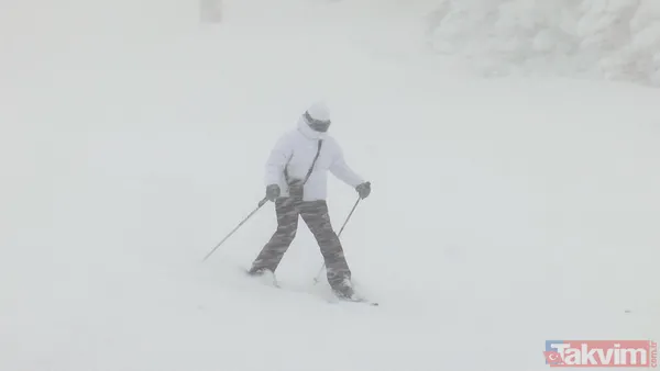 Uludağ doldu taştı! Yoğun sis ve tipiye rağmen kayak severler akın etti - 14