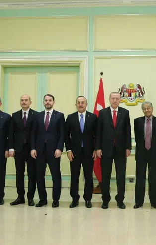 Bakan Albayrak Malezya'daki zirveyi böyle değerlendirdi