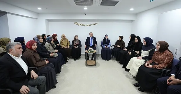 Başkan Erdoğan iftar sonrası İstanbul'da kız öğrenci yurdunu ziyaret etti