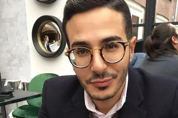 simon-leviev-kimdir-kac-yasinda-nereli-the-tinder-swindler-tinder-avcisi-belgeseli-gercek-mi-tinder-avcisi-sim-1644412914336.jpg Simon Leviev kimdir, kaç yaşında, nereli? The Tinder Swindler (Tinder Avcısı) belgeseli gerçek mi? Tinder Avcısı Simon Leviev instagram hesabı ne?-3