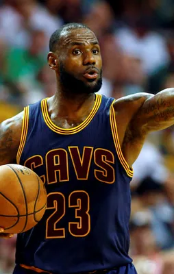 LeBron James'in evine ırkçı saldırı