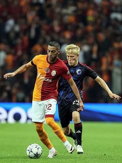 okan-burukun-plani-tuttu-antalyaspor-maci-sonrasi-dursun-ozbek-ve-erden-timur-ile-gorusen-teknik-direktorun-ar-1696890348245.jpeg Okan Buruk'un planı tuttu! Antalyaspor maçı sonrası Dursun Özbek ve Erden Timur ile görüşen teknik direktörün "Artık bizi hiç kimse tutamaz" dediği öğrenildi-8