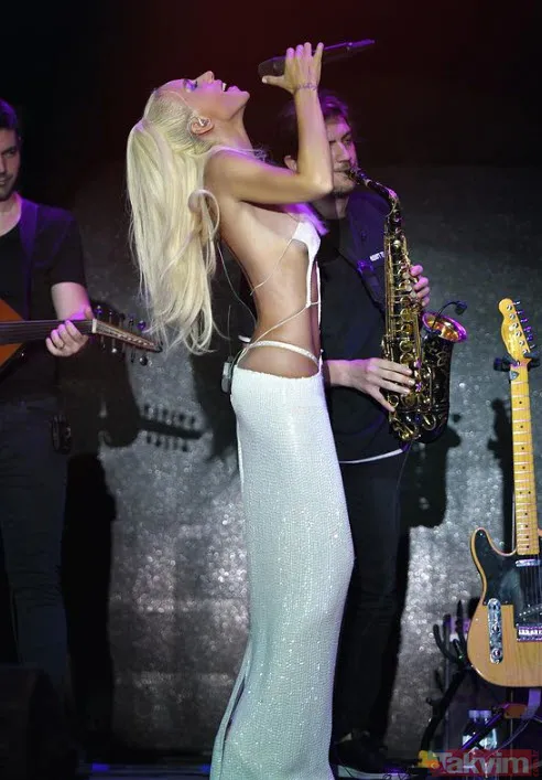 Gülşen sahne kıyafetiyle olay oldu, rezalete uydurduğu kılıfla tepki çekti: "Emzirmektir masum olan senin yaptığın teşhircilik" - 20