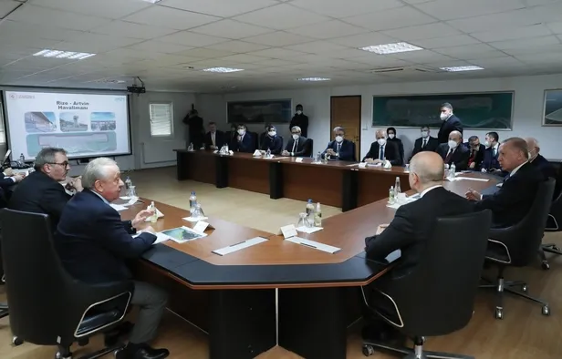 baskan-erdogan-yapimi-devam-eden-rize-artvin-havalimani-insaatina-iliskin-brifing-aldi-1613412261909.jpeg Başkan Erdoğan, yapımı devam eden Rize - Artvin Havalimanı inşaatına ilişkin brifing aldı!-3