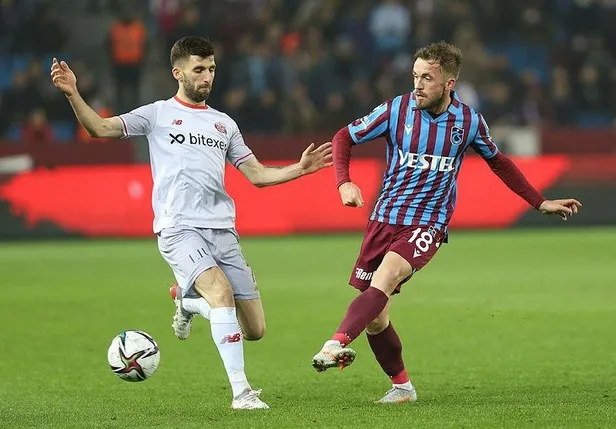 trabzonspor-antalyayi-devirdi-ziraat-turkiye-kupasinda-yari-finale-yukseldi-1646176306328.jpeg Trabzonspor Antalya'yı devirdi! Ziraat Türkiye Kupası'nda yarı finale yükseldi-4