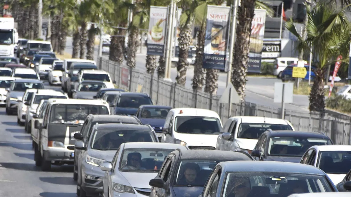 Tatilciler Bodrum’a akın etti! Son 24 saatte 15 bin araç!