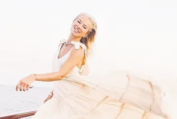 Burcu Esmersoy kutlamalara başladı: Düğün öncesi gelin hamamı!