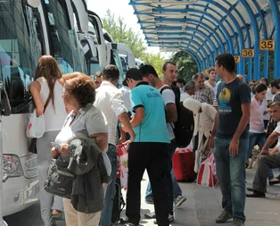 Otobüs biletlerinin yüzde 80’i bitti... Otelcilerden önemli uyarı