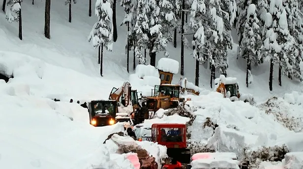 Son dakika: Adana'da çığ altında kalan işçinin cansız bedenine ulaşıldı-1