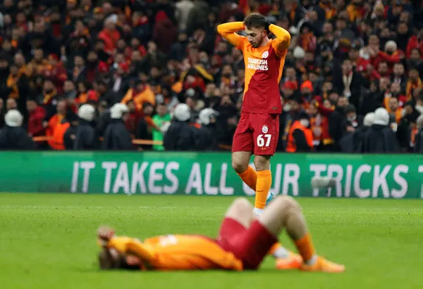 galatasarayda-son-mac-oncesi-kriz-once-protesto-sonra-sagduyu-takvimcomtr-acikliyor-1653310079037.jpg