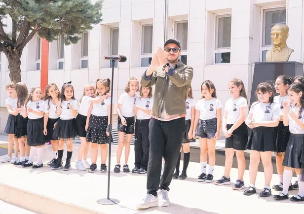 cannes-film-festivali-giden-merve-dizdar-kiyafetiyle-alay-konusu-oldu-unlu-oyuncudan-rest-igrenc-rezil-berbat-1685056639531.jpeg Cannes Film Festivali giden Merve Dizdar kıyafetiyle alay konusu oldu! Ünlü oyuncudan rest: İğrenç, rezil, berbat...-6