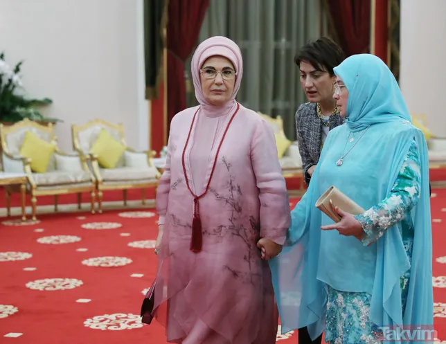 Malezya Kralı ile bir araya gelen Başkan Erdoğan özel defteri imzaladı