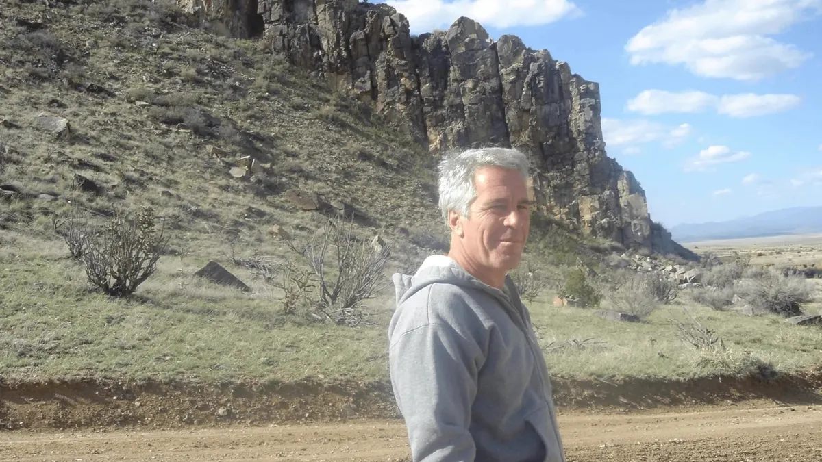 Jeffrey Epstein'ın Zorro Çiftliği'nde Genç Erkeklere Yönelik Cinsel İstismar İddiaları Yeniden Gündemde