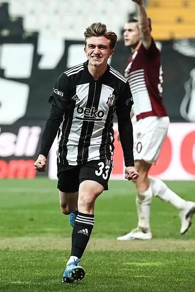 stuttgarttan-sonra-braga-da-besiktasin-genc-yetenegi-ridvan-yilmazi-izlemeye-geliyor-1649284404453.jpeg Stuttgart’tan sonra Braga da Beşiktaş'ın genç yeteneği Rıdvan Yılmaz’ı izlemeye geliyor-4