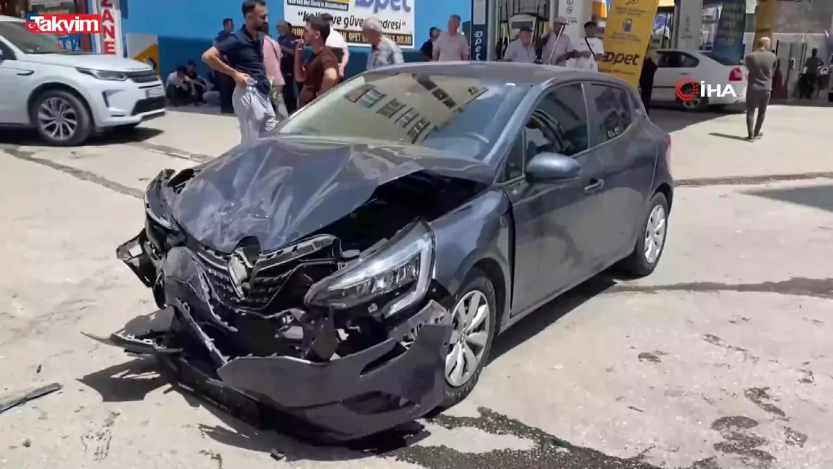 Elazığ’da iki araç çarpıştı!