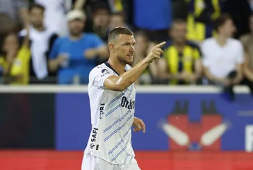 Edin Dzeko Fiorentina ile anlaştı