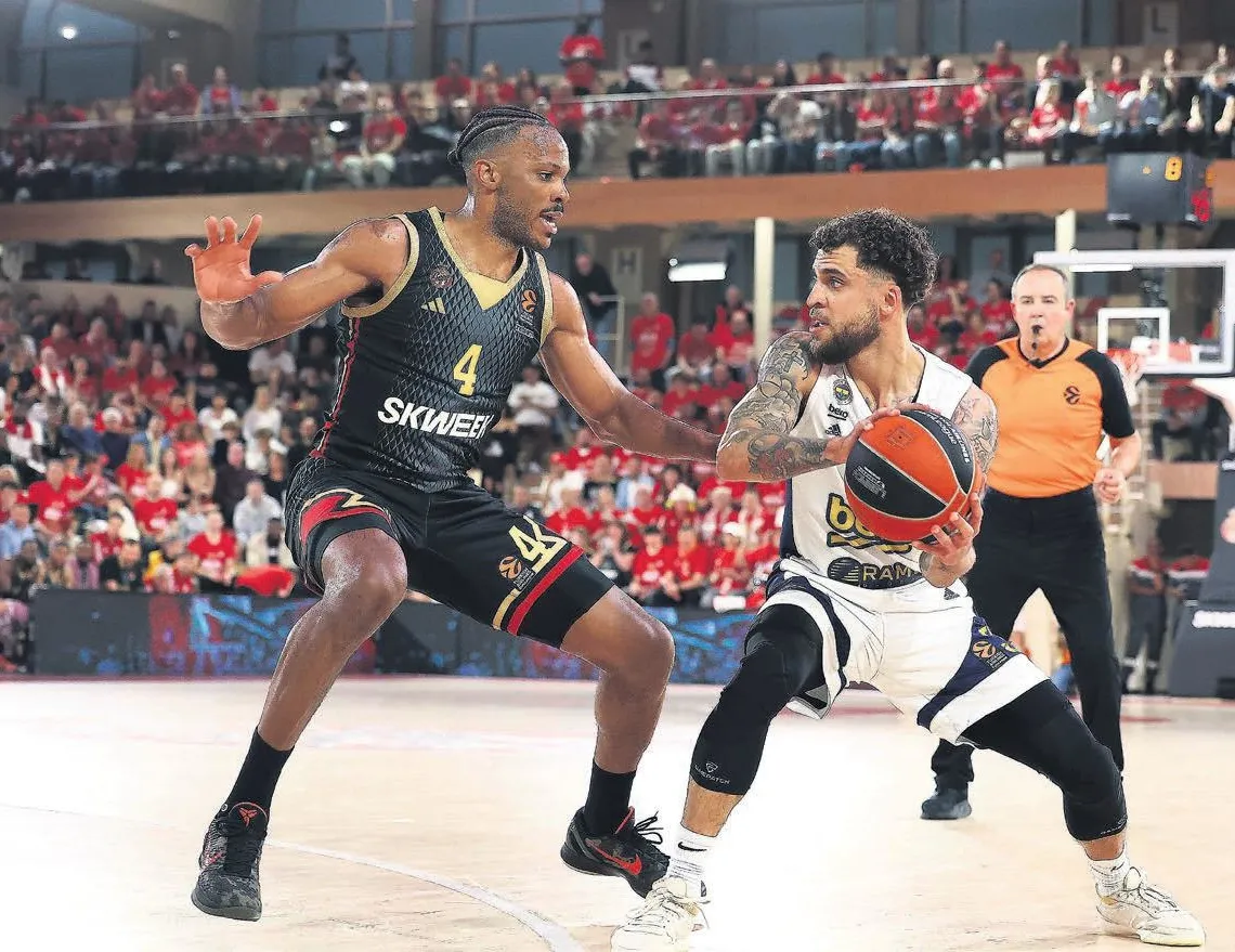 Fenerbahçe zaferle başladı