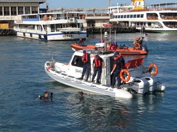 Kadıköy'de şüpheli ölüm: Denizde erkek cesedi bulundu!-2