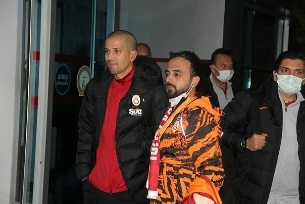 malatyada-galatasaraya-taraftardan-coskulu-karsilama-1638028311406.jpeg Malatya'da Galatasaray'a taraftardan coşkulu karşılama-4