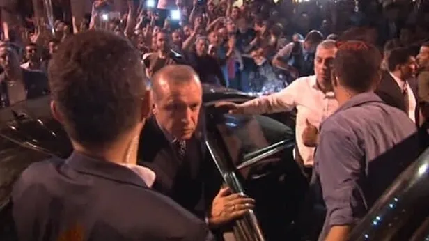 chp-sozcusu-faik-oztraktan-buyuk-yuzsuzluk-erdogan-15-temmuzda-ucan-sarayinda-konforlu-sekilde-semalarda-dolasiyordu-1626454540698.jpg CHP Sözcüsü Faik Öztrak'tan büyük yüzsüzlük! "Erdoğan 15 Temmuz’da uçan sarayında konforlu şekilde semalarda dolaşıyordu"-4