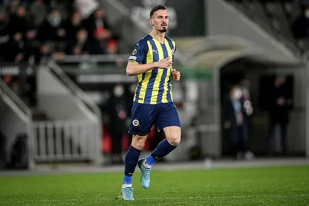 sezon-subatta-bitti-lig-ve-kupaya-havlu-atan-fenerbahce-avrupadan-da-elendi-1645746010424.jpeg