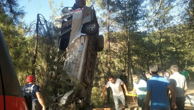 İzmir’de türbe ziyareti dönüşü sonrası feci kaza