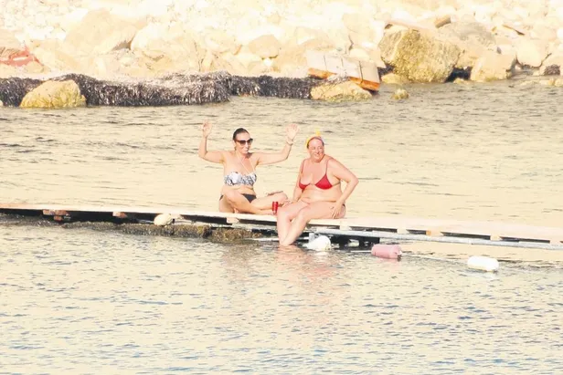 Güzel oyuncu Alina Boz ve Umut Evirgen'den mutluluk pozu: Eleştirilere kulak tıkayıp aşklarına tam gaz devam ediyorlar!-11