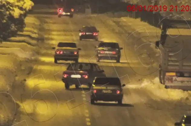 Bu görüntüler şok etti! 3 araç peş peşe...