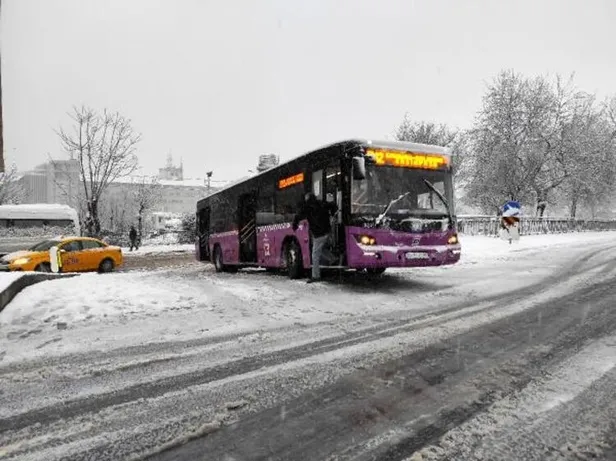 SON DAKİKA: İstanbul'da kar rezaleti: Tuzlama yapılmadı araçlar yolda kaldı-7