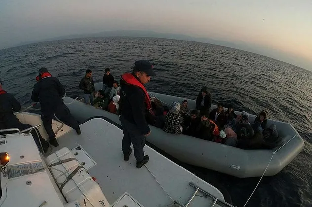 Son dakika: Çanakkale Ayvacık'ta 46'sı çocuk 83 kaçak göçmen yakalandı