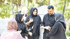 Alişan vefat eden kardeşi Selçuk Tektaş için mezarı başında Kur’an-ı Kerim okuttu ve dualar etti