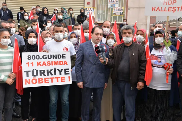 diyarbakir-anneleri-29-ekim-cumhuriyet-bayramini-istiklal-marsi-okuyarak-kutladi-1635516952792.jpg Diyarbakır Anneleri 29 Ekim Cumhuriyet Bayramı'nı İstiklal Marşı okuyarak kutladı-5