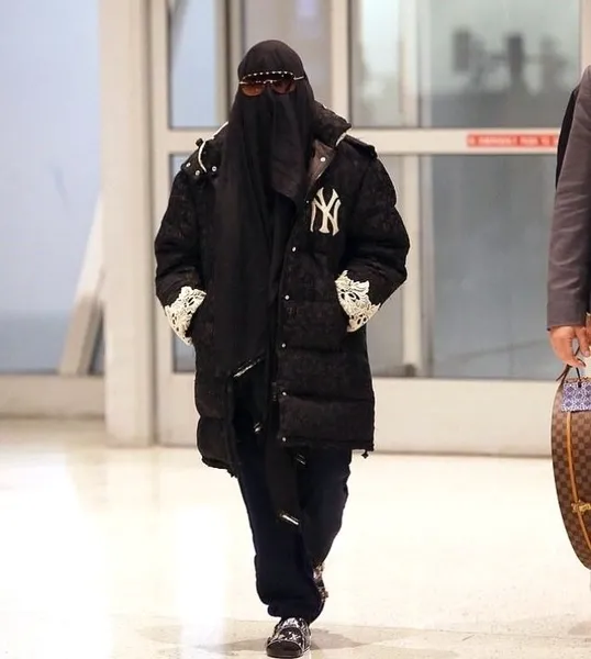 Madonna havaalanına böyle geldi görenleri şaşkına çevirdi!-1