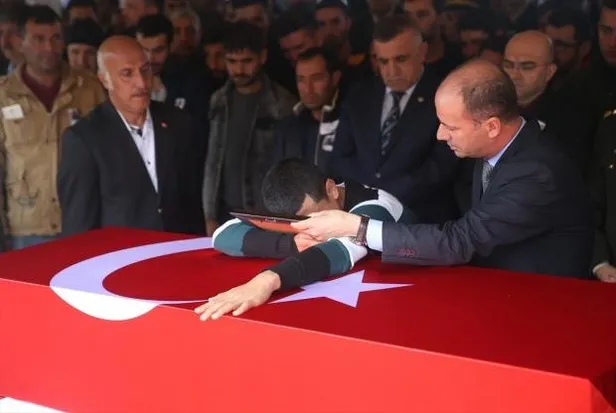Hakkari şehitlerine son görev! Yürek yakan veda-1