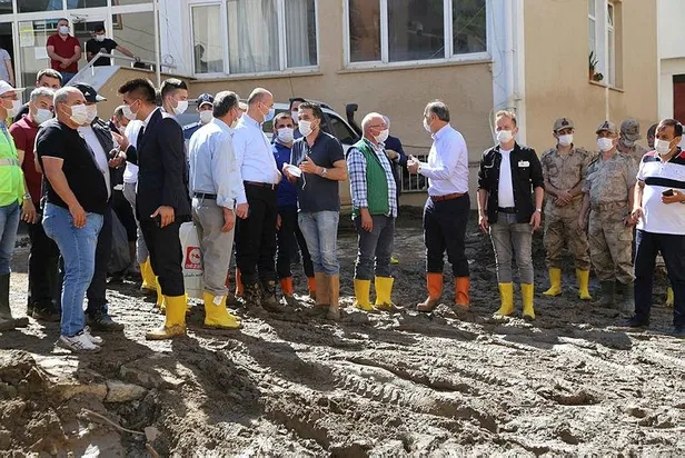 Son dakika: Bakan Soylu'dan Giresun'daki sel felaketine ilişkin açıklama: Kayıp 7 kişiyi havadan ve karadan aramalar sürüyor-1