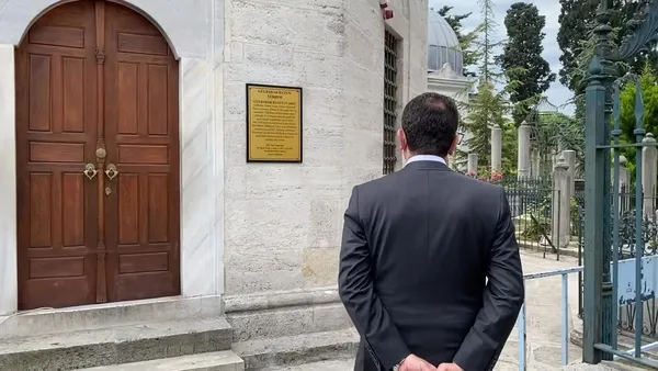 ibb-baskani-ekrem-imamoglu-toplumun-sinir-uclariyla-oynuyor-cami-motiflerini-yere-yerlestirdiler-1681885172018.jpeg İBB Başkanı Ekrem İmamoğlu toplumun sinir uçlarıyla oynuyor: Cami motifleri ayaklar altında-6