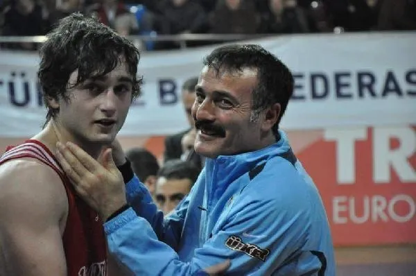 Spor dünyasını yasa boğan olay! Avrupa şampiyonu eski milli boksör Resul Küçük evinde ölü bulundu-4