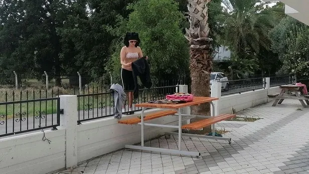 Antalya Manavgat'ta "İsveçli özgür kız" polisi çileden çıkardı-2
