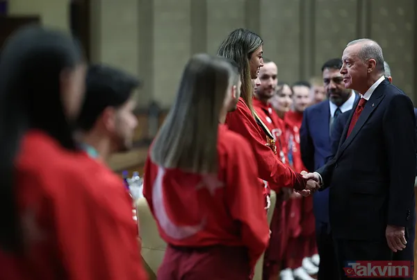 Başkan Erdoğan kabul etti! Başarılı sporcular Cumhurbaşkanlığı Külliyesi'nde - 1