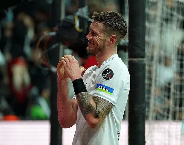 Beşiktaş'ta Wout Weghorst, Kasımpaşa ağlarını sarstı taraftara giderek el salladı-2